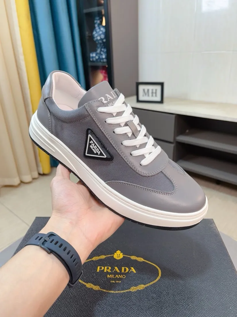 Men's shoes 💰420🌹🌹High-quality new Prada counters are launched simultaneously. The new men's shoes and 😘fabrics are selected from imported mesh and glue-spraying technology. Imported cowhide lining. 👍🏿High-end☄️Open-molded non-slip rubber outsole, exquisite lines, simple and elegant, comfortable and high-end for leisure travel. Code number: 38 to 44